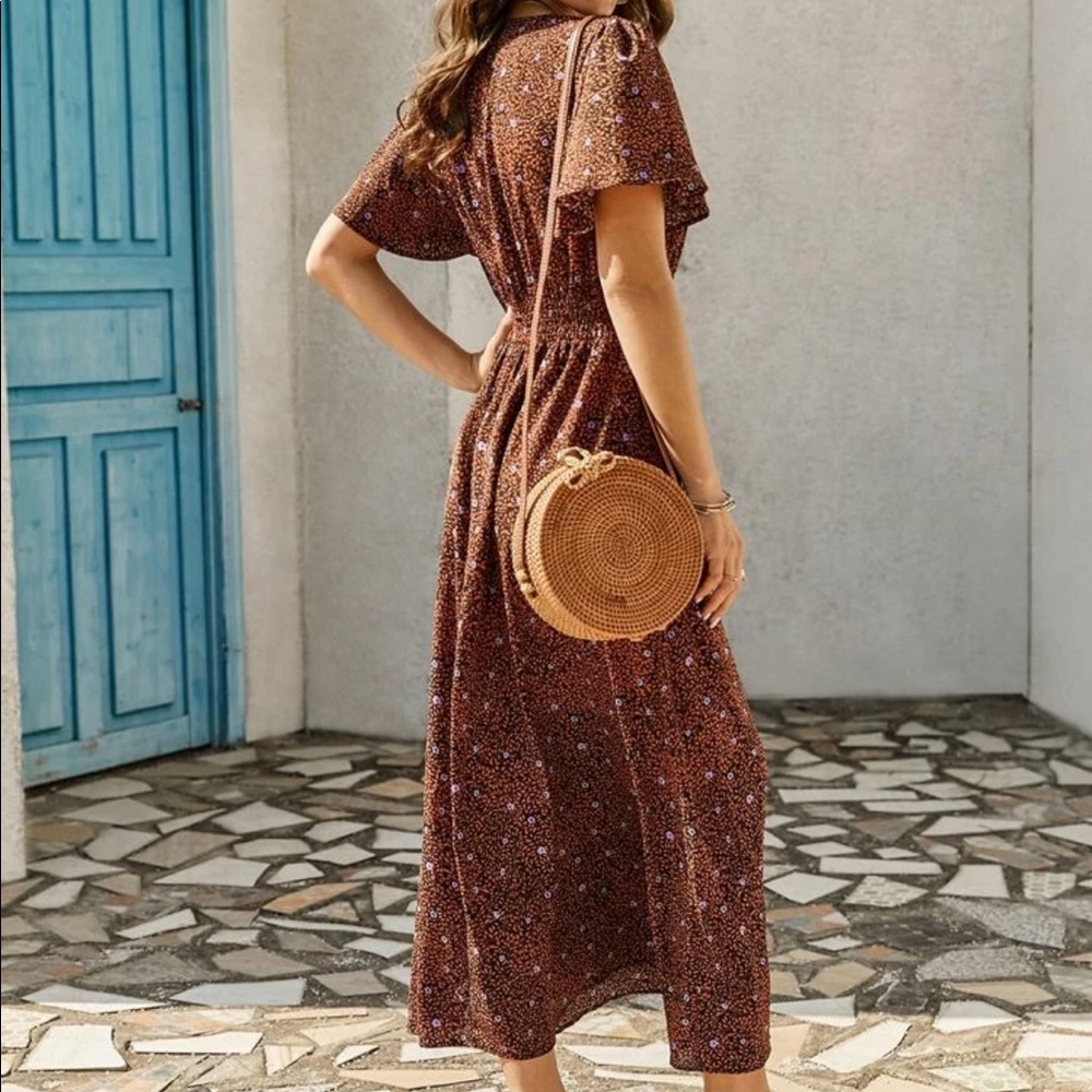 Allover print V-Neck dress - Picture 4 of 5